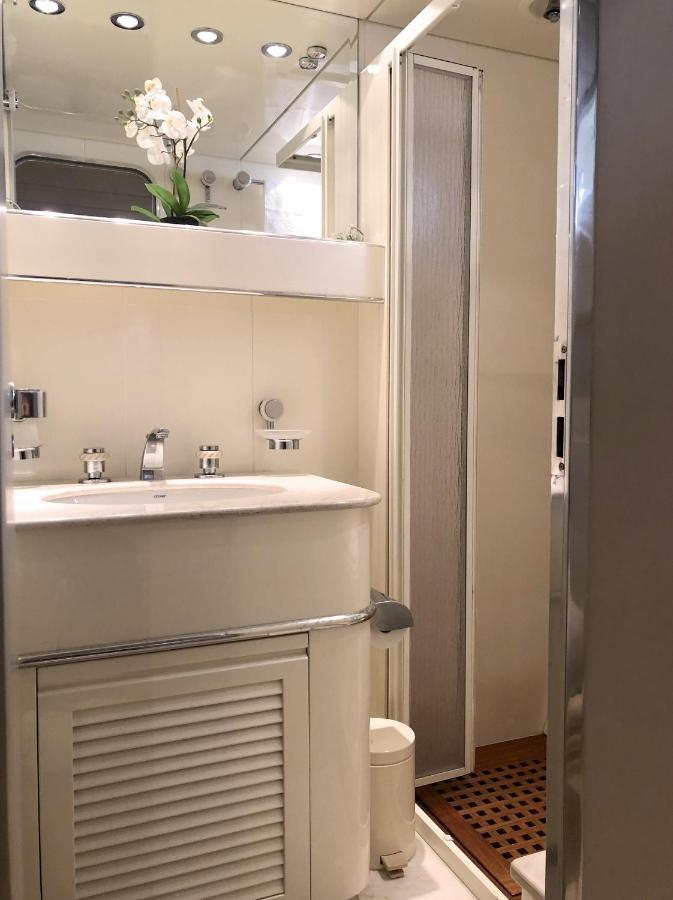 Home Sweet Boat - Chambres D'Hotes Ampuriabrava Exterior foto